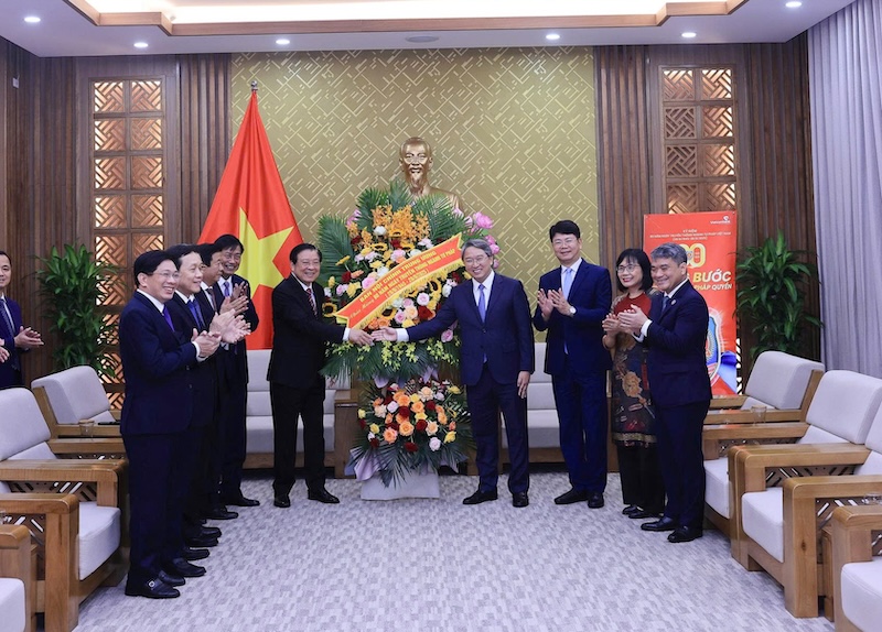 ​Ban Nội chính Trung ương thăm, chúc mừng Bộ Tư pháp nhân dịp 80 năm Ngày truyền thống ngành Tư pháp